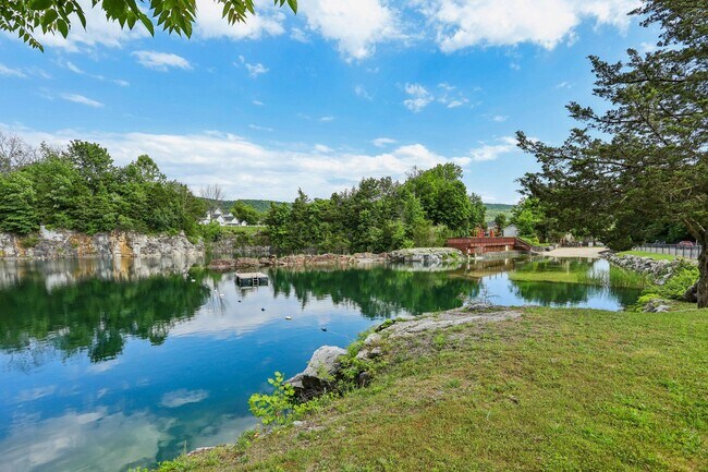 Building Photo - 41 Burlington Ct