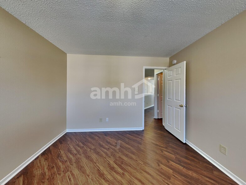 Building Photo - 10383 Homestead Dr