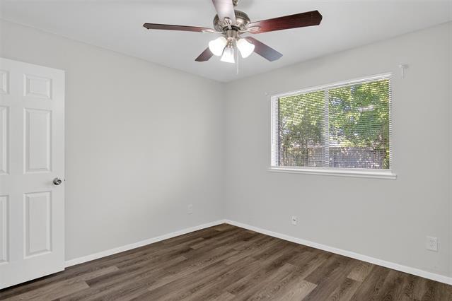 Building Photo - 534 Canary Ln