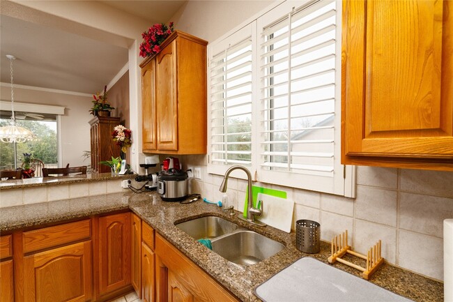 Building Photo - 107 Yaupon Ln