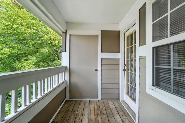 Building Photo - Minutes from UNCC Campus