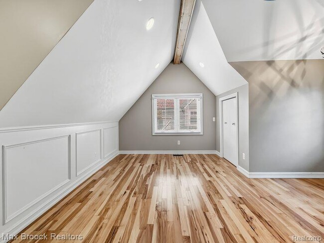 Building Photo - 2120 Buckingham Ave