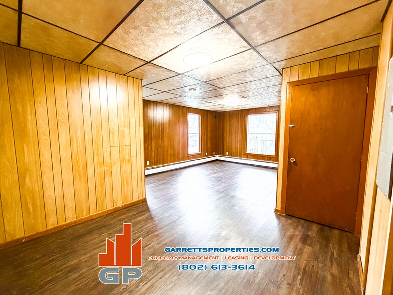 Building Photo - 36 Circle St