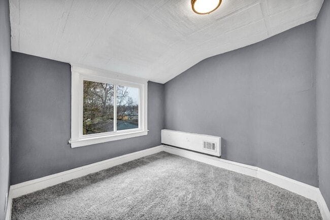 Building Photo - 4730 E 142nd St