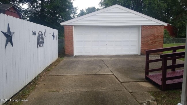 Building Photo - 11801 Pierce Way