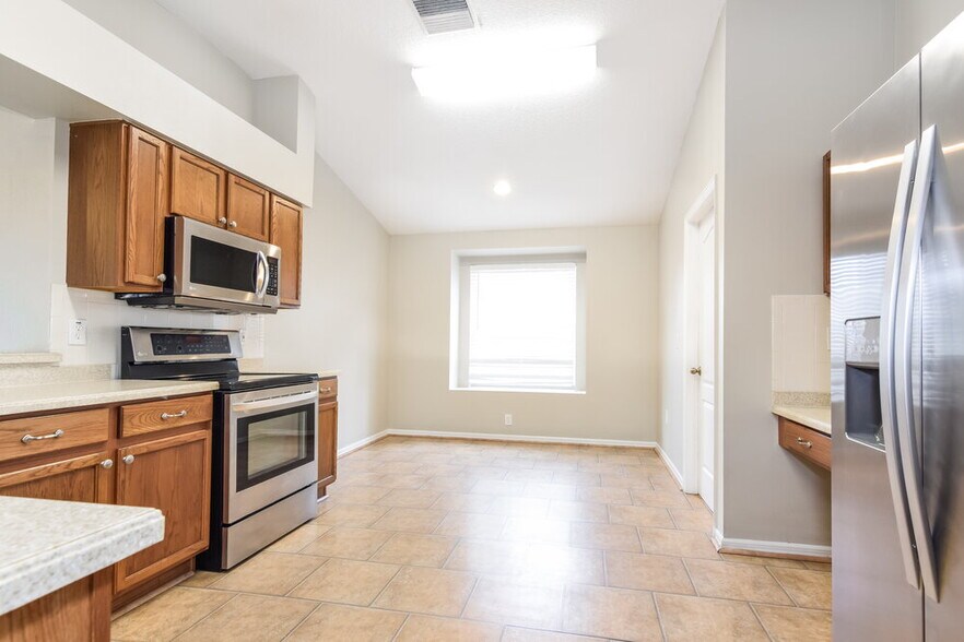 Building Photo - 812 Lesa Glen Pl