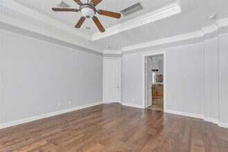 Building Photo - 14115 Norhill Pointe Dr