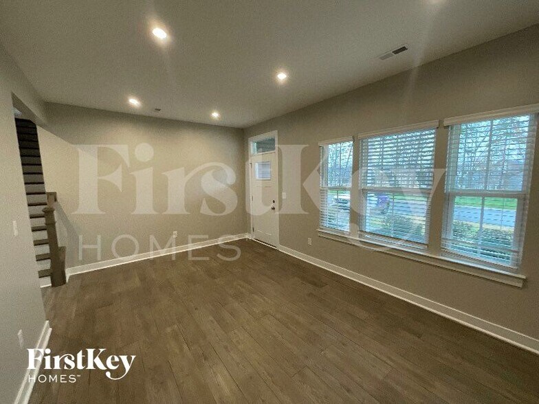 Building Photo - 1880 Tacoma Wy.