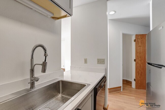 Building Photo - 2606 W 30th Ave