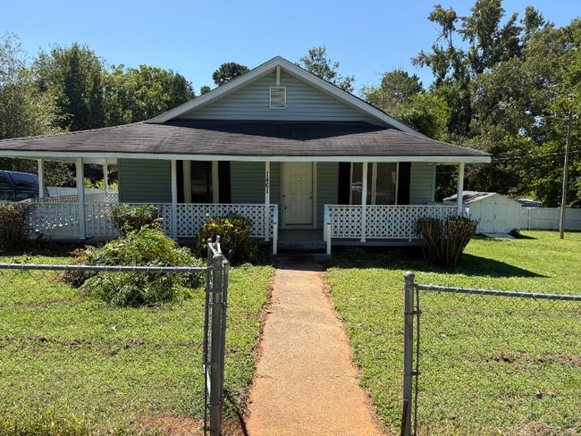 Building Photo - 1461 Westdale Ln