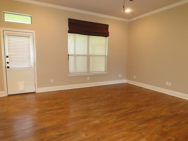 Building Photo - Extraordinary 3 Bedroom, 2 Bath Home in Southeast Tyler! Coming Soon!