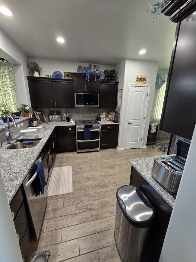 Building Photo - 4592 Latigo Dr