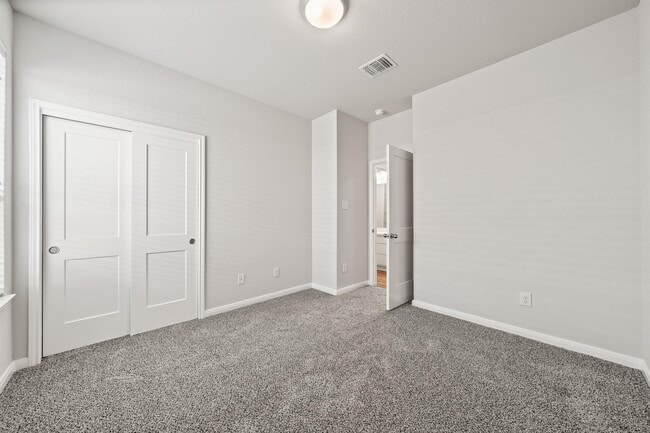 Building Photo - 604 La Parra Bend