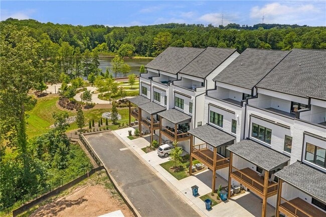 Building Photo - 2042 Juliette Ave