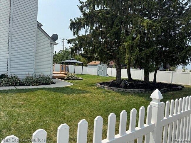 Building Photo - 35865 Ashford Dr