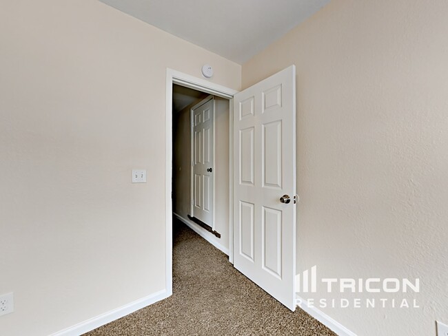 Building Photo - 12318 Flaxen Dr