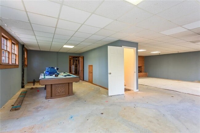 Building Photo - 3355 Pinetree Dr SE