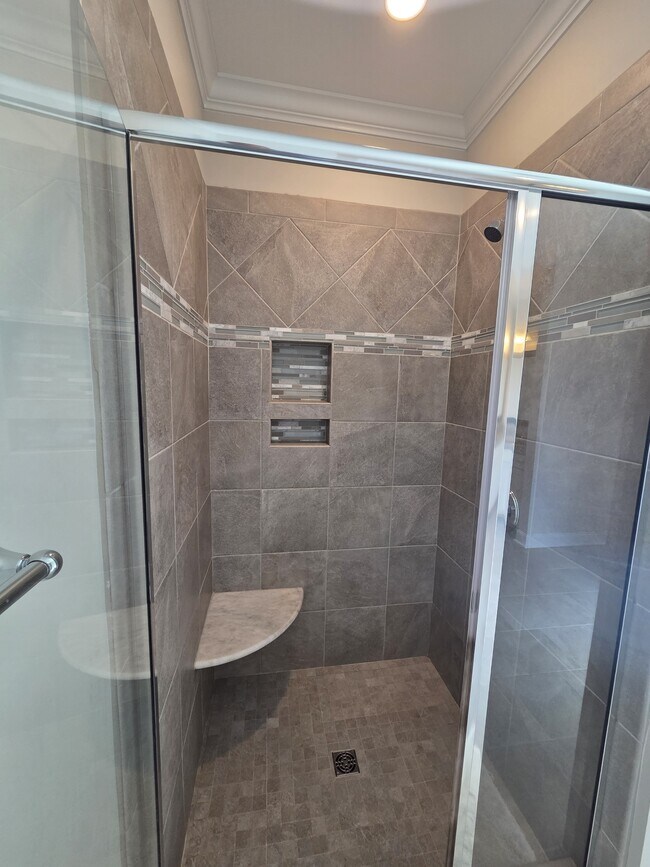 Building Photo - 2105 Thornbury Cove