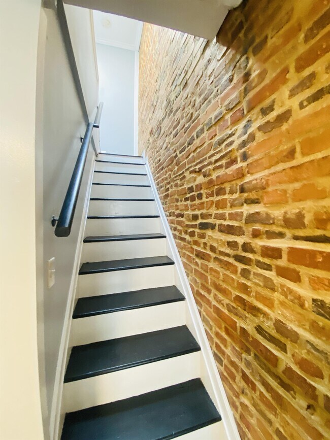 Building Photo - 1304 Sargeant St