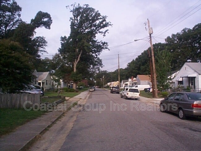 Building Photo - 437 Lenox Ave