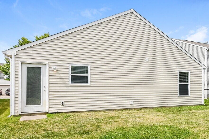 Building Photo - 8039 Bach Dr