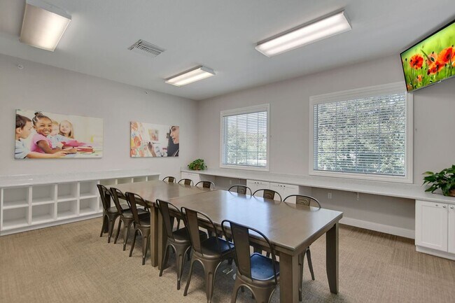 Building Photo - 15723 Parkhouse Dr