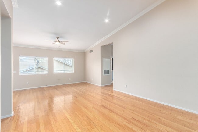 Building Photo - GATED SUMMERLIN CONDO/COMMUNITY POOL/SPA/ BASKETBALL COURT-2 CAR ATTACHED GARAGE!