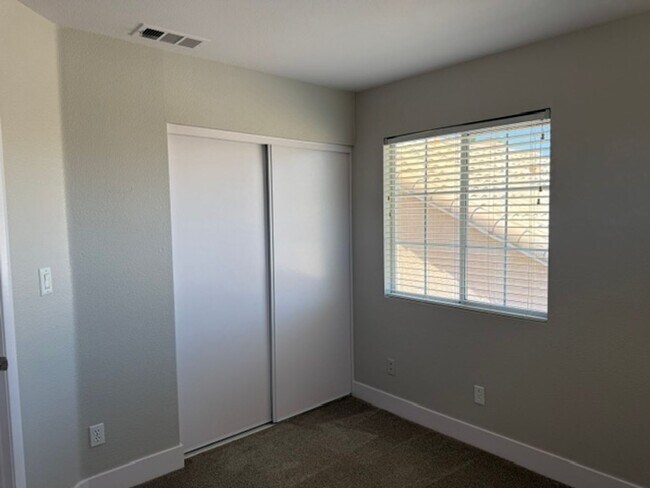 Building Photo - STUNNING & GORGEOUS 4 BED/2.5 BATH POOL HOME IN ELDORADO! *** ONLY $2,599 ***