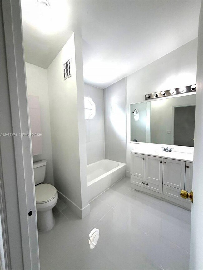 Building Photo - 17969 SW 140th Ct