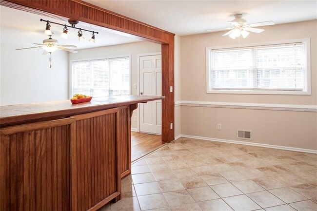 Building Photo - 1620 Flat Shoals Rd SE