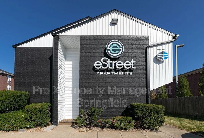 Building Photo - 1147 E Elm St