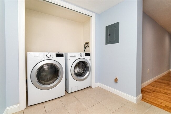 Building Photo - 15 Buckingham St