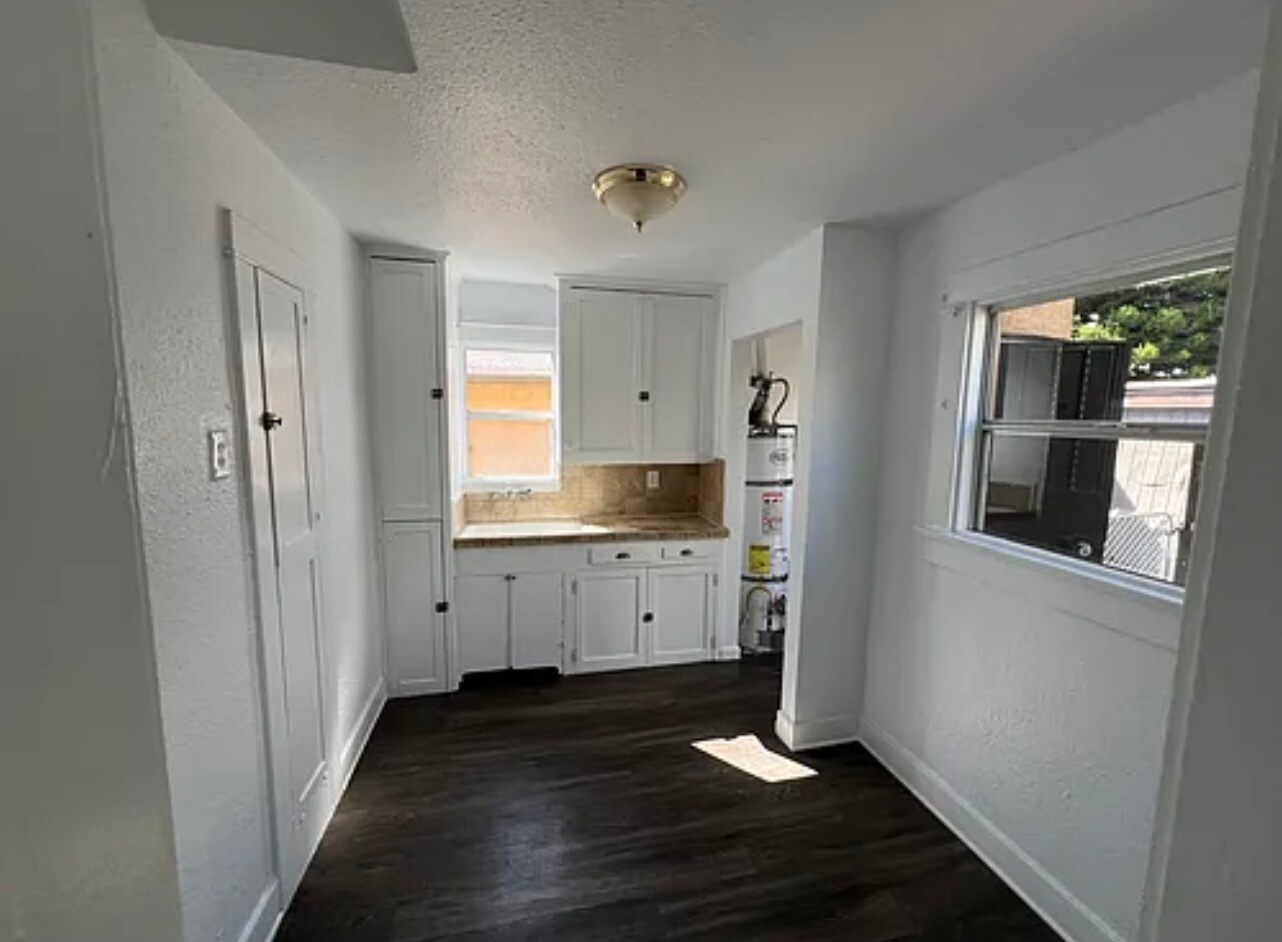 Kitchen - 1620 N Ave 45