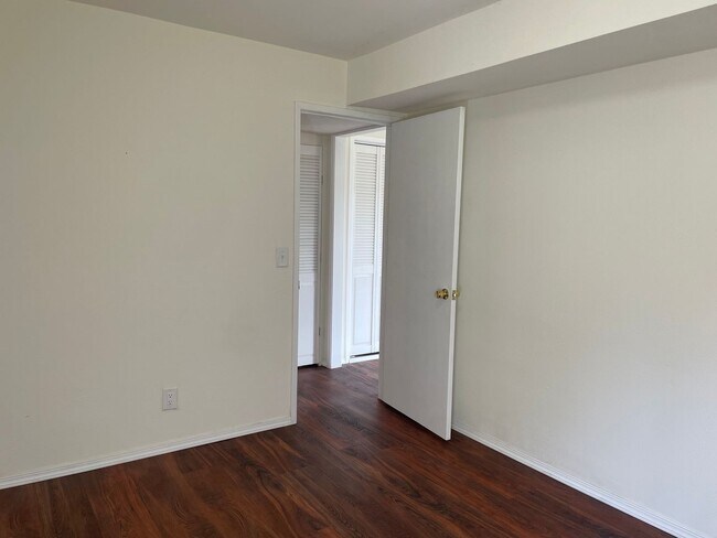 Building Photo - Spacious Admirals Cove Home with Recent Up...