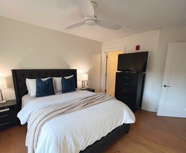 Building Photo - 250 Meridian St