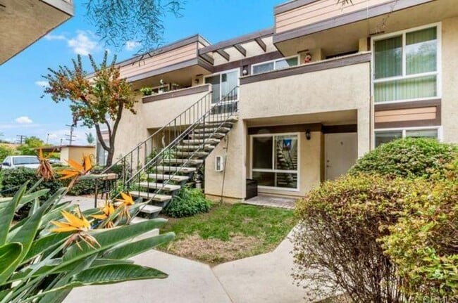 Primary Photo - Beautiful Remodeled 2 bedroom 1 bath