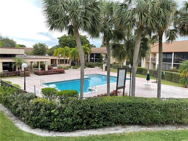 Building Photo - 2339 SW 15th St