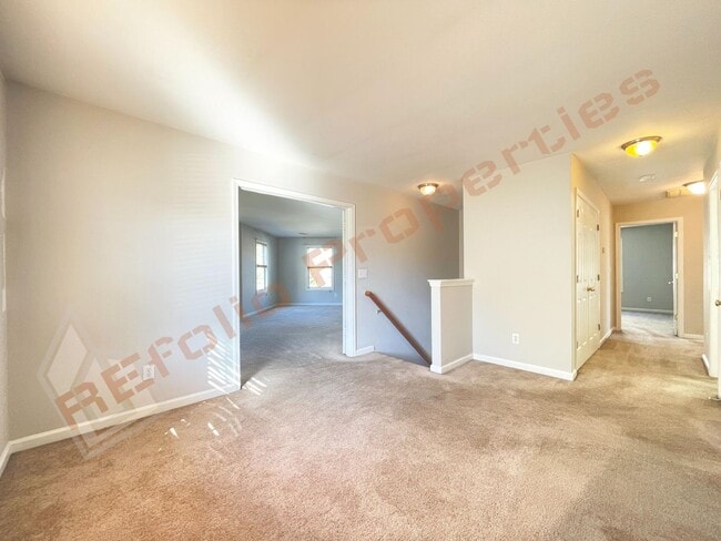 Building Photo - Lovely 4 Bedroom, 2.5 Bath Single-Family H...