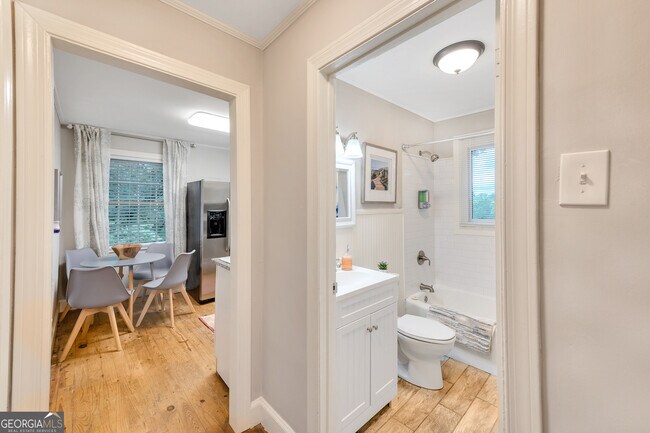 Building Photo - 192 Woods Dr NE