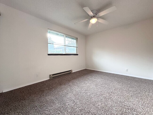 Building Photo - 39910 McCormick Dr