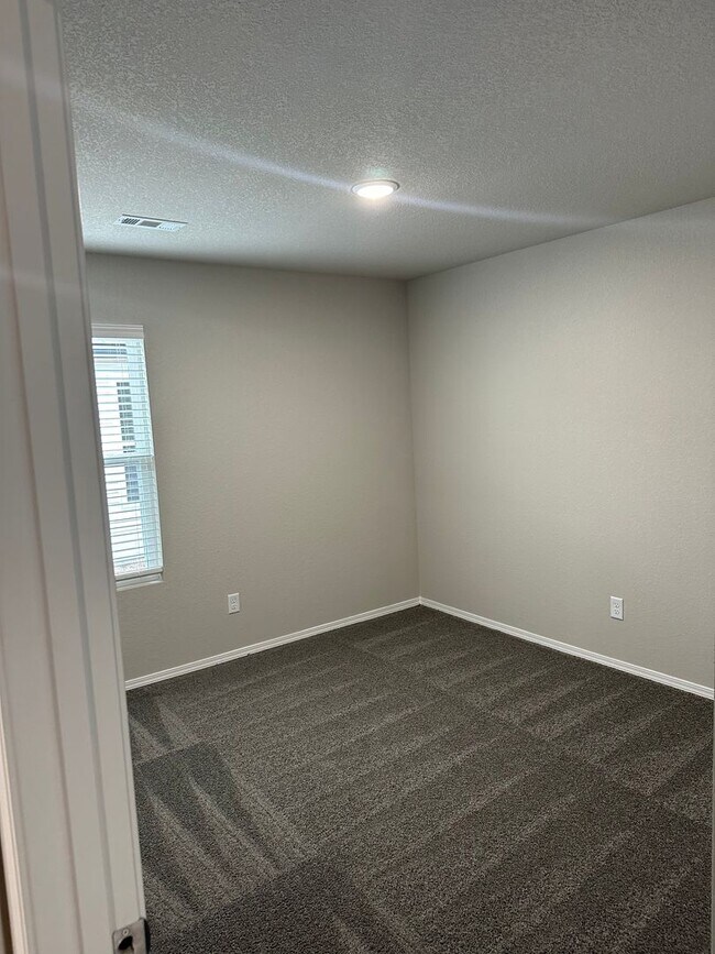 Building Photo - *Preleasing* NEW Four Bedroom | Two Bath Home in White Oak Crossing