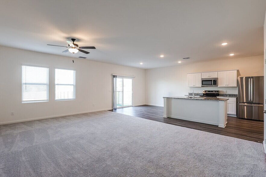 Building Photo - 5713 Texas Palm Dr