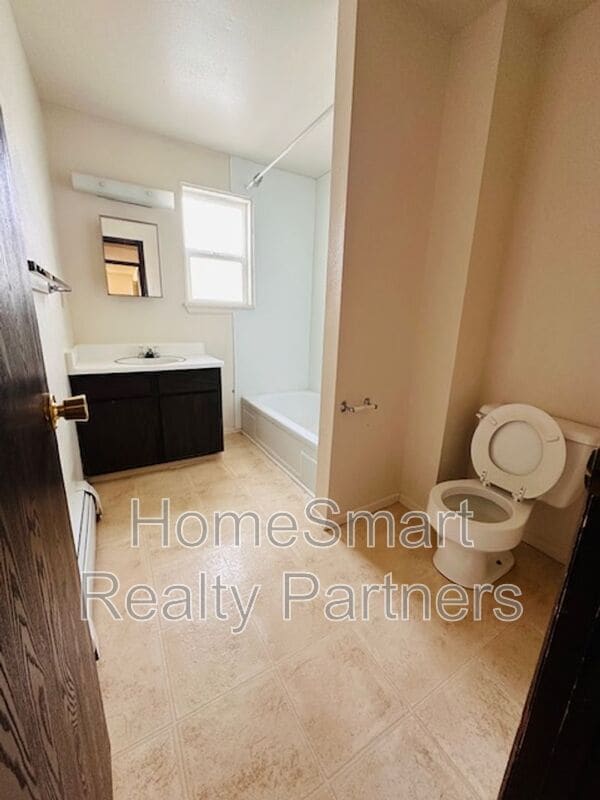 Building Photo - 165 D Grn