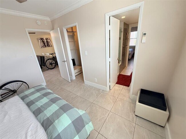 Building Photo - 3201 NE 14th Street Causeway