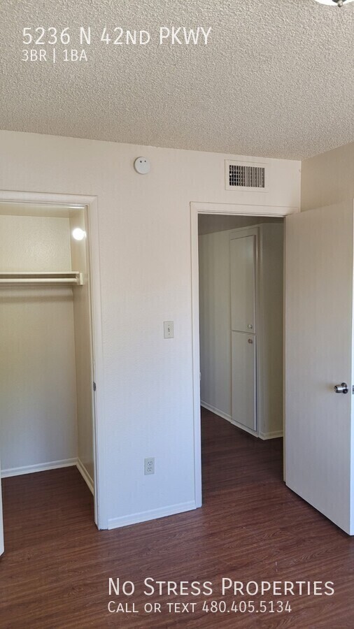 Building Photo - 3 Bed Town Home off 43rd Ave & Camelback Rd!