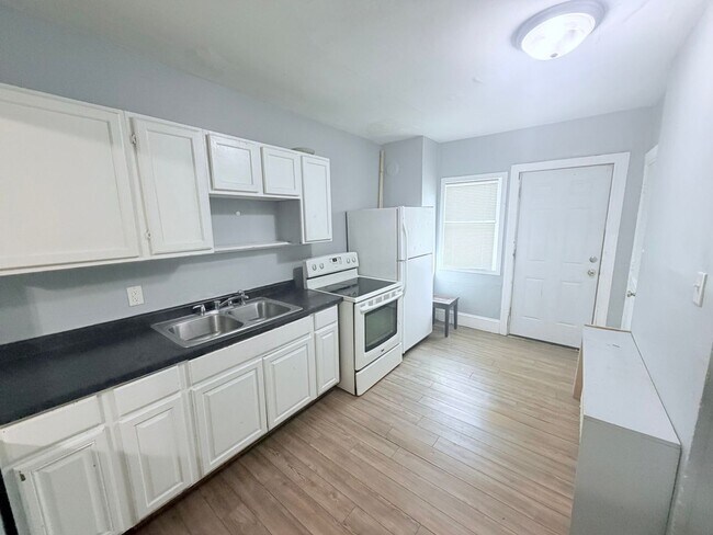 Building Photo - 1056 3rd St E