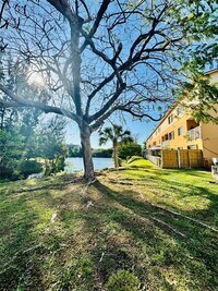 Building Photo - 6245 SW Kendale Lakes Cir