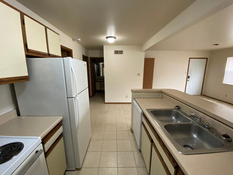 Building Photo - 128 Sandstone Ct