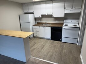 Building Photo - Longwood Apts