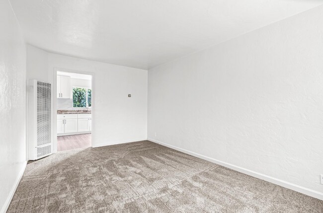 Building Photo - Newly Updated Oakland 3-Bed: Off-Street Pa...